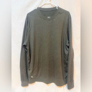 Men’s Vuori long sleeve shirt